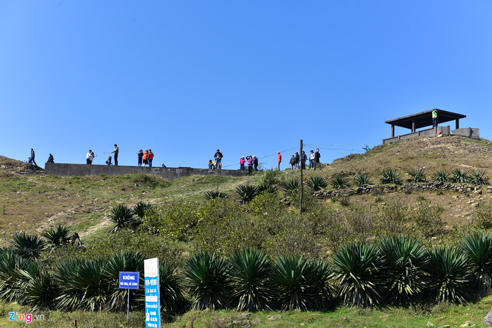 Nhiều nhà nghỉ trên đỉnh Mẫu Sơn bị bỏ hoang